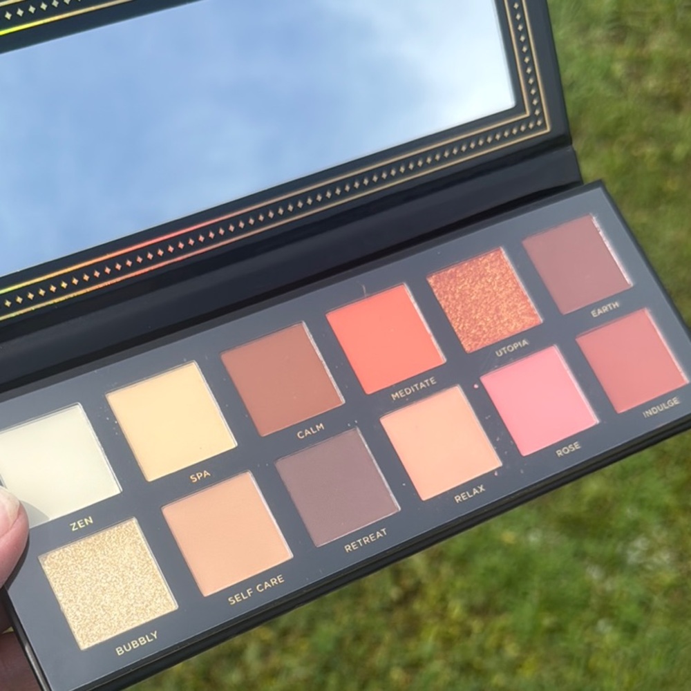 Ace Beaute Serenity Eyeshadow Palette